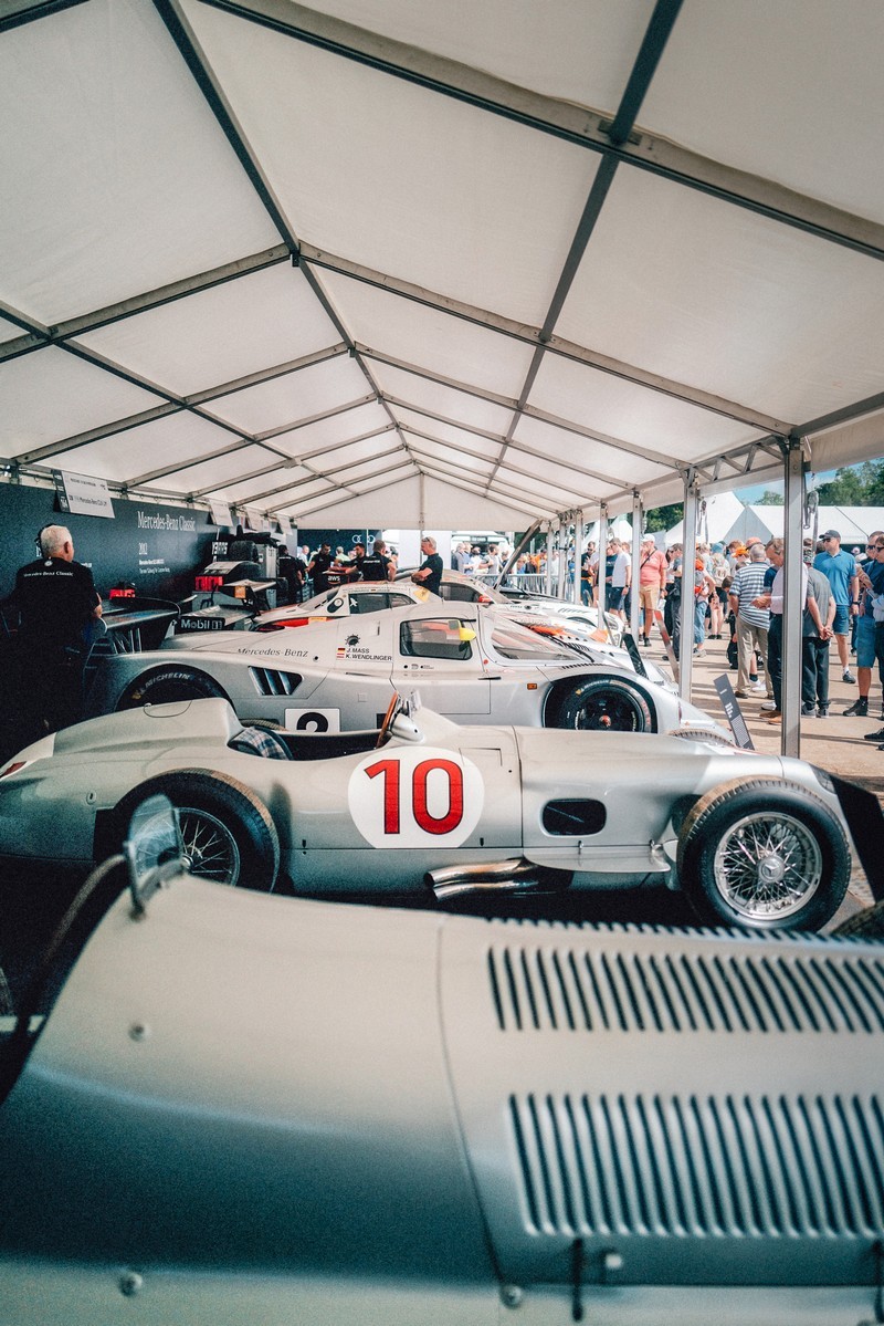 Mercedes-Benz begeistert mit historischer Parade auf der Bergrennstrecke beim Goodwood Festival of Speed 2024

Mercedes-Benz thrills with historic parade on the hill climb circuit at the Goodwood Festival of Speed 2024