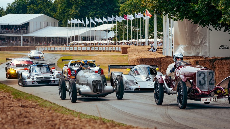 Mercedes-Benz begeistert mit historischer Parade auf der Bergrennstrecke beim Goodwood Festival of Speed 2024

Mercedes-Benz thrills with historic parade on the hill climb circuit at the Goodwood Festival of Speed 2024