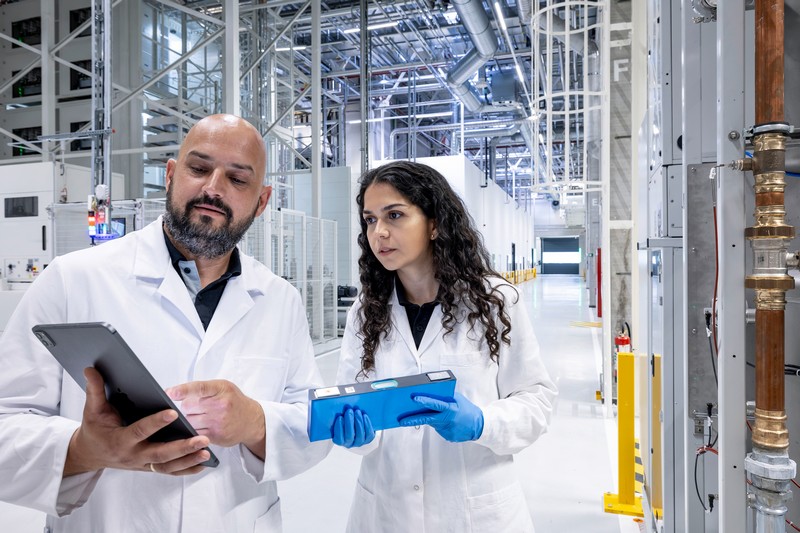 Batterietechnologien der Zukunft: Mercedes-Benz eCampus am Stammsitz Stuttgart-Untertürkheim eröffnet

Battery technologies of the future: Mercedes-Benz eCampus opens at Stuttgart-Untertürkheim headquarters