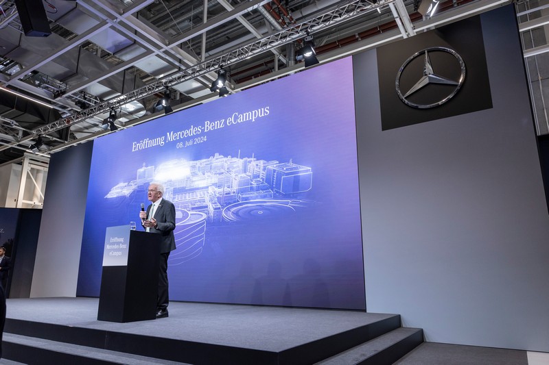 Batterietechnologien der Zukunft: Mercedes-Benz eCampus am Stammsitz Stuttgart-Untertürkheim eröffnet

Battery technologies of the future: Mercedes-Benz eCampus opens at Stuttgart-Untertürkheim headquarters