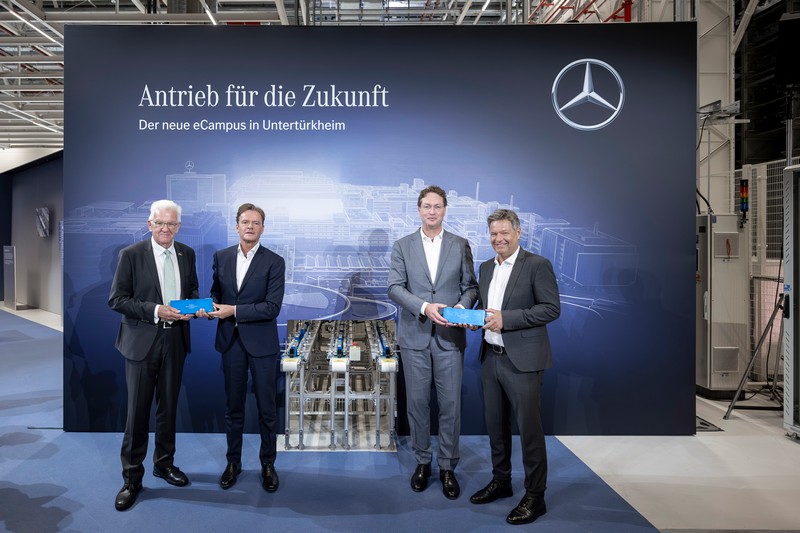 Batterietechnologien der Zukunft: Mercedes-Benz eCampus am Stammsitz Stuttgart-Untertürkheim eröffnet

Battery technologies of the future: Mercedes-Benz eCampus opens at Stuttgart-Untertürkheim headquarters