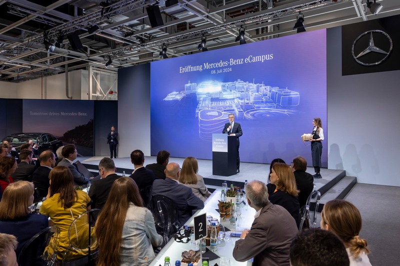 Batterietechnologien der Zukunft: Mercedes-Benz eCampus am Stammsitz Stuttgart-Untertürkheim eröffnet

Battery technologies of the future: Mercedes-Benz eCampus opens at Stuttgart-Untertürkheim headquarters