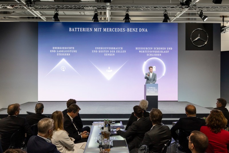 Batterietechnologien der Zukunft: Mercedes-Benz eCampus am Stammsitz Stuttgart-Untertürkheim eröffnet

Battery technologies of the future: Mercedes-Benz eCampus opens at Stuttgart-Untertürkheim headquarters