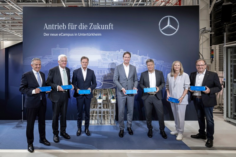 Batterietechnologien der Zukunft: Mercedes-Benz eCampus am Stammsitz Stuttgart-Untertürkheim eröffnet

Battery technologies of the future: Mercedes-Benz eCampus opens at Stuttgart-Untertürkheim headquarters