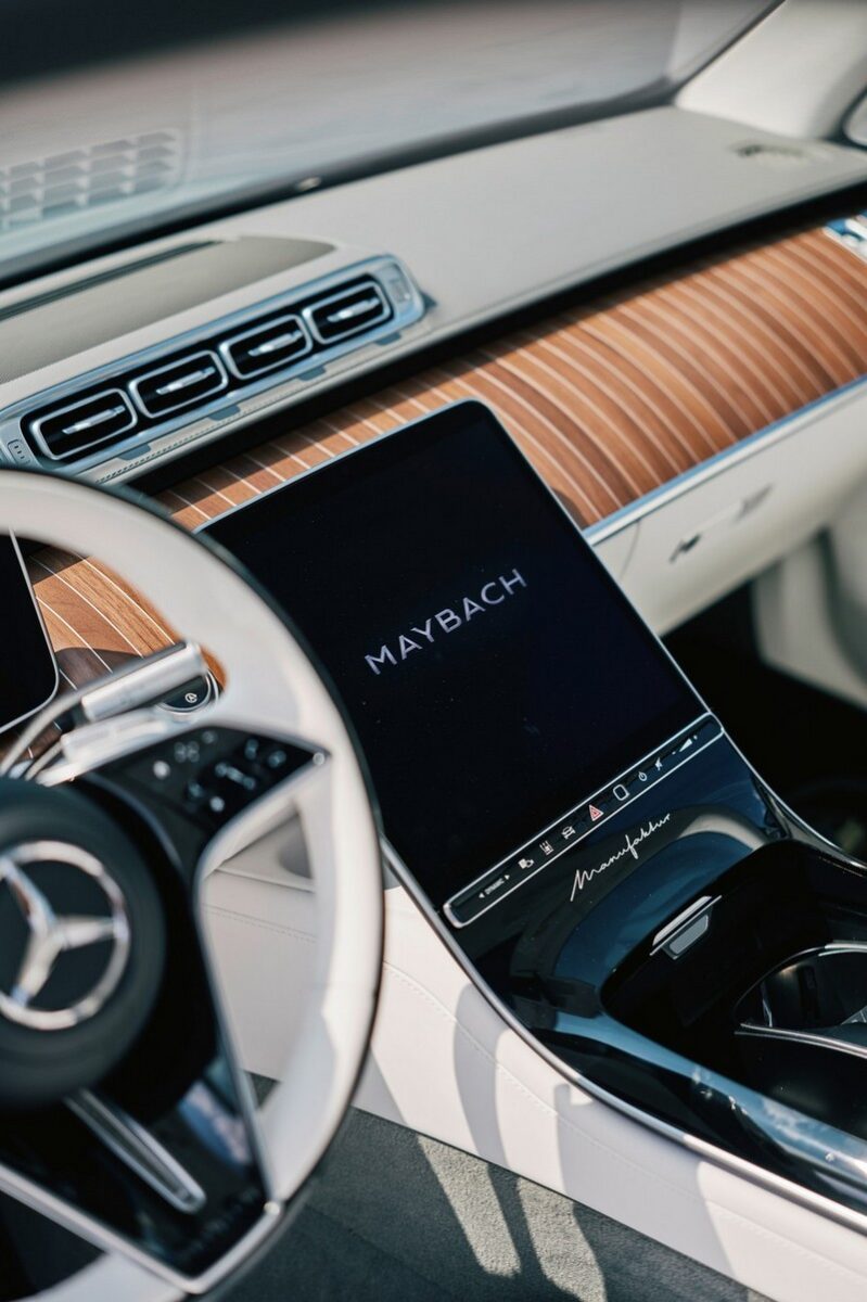 Exklusive Mercedes-Maybach S-Klasse zum 150-jährigen Jubiläum von Robbe & Berking

An exclusive Mercedes-Maybach S-Class for the 150th anniversary of Robbe & Berking