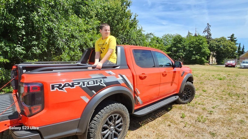 Kèt Eb-győzelem utàn, vakáció alatt Ford Escorttal versenyez és az Egri Strandon népszerűsíti az állatvédelmet Krisz  (3)