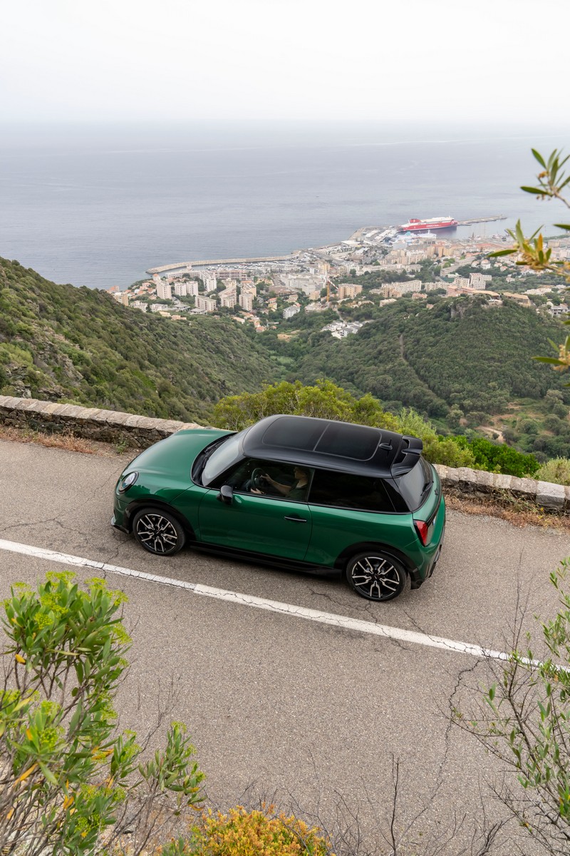 Sportos kiállás lenyűgöző teljesítménnyel - az új MINI Cooper S JCW Trim felszereltségi szinttel (11)