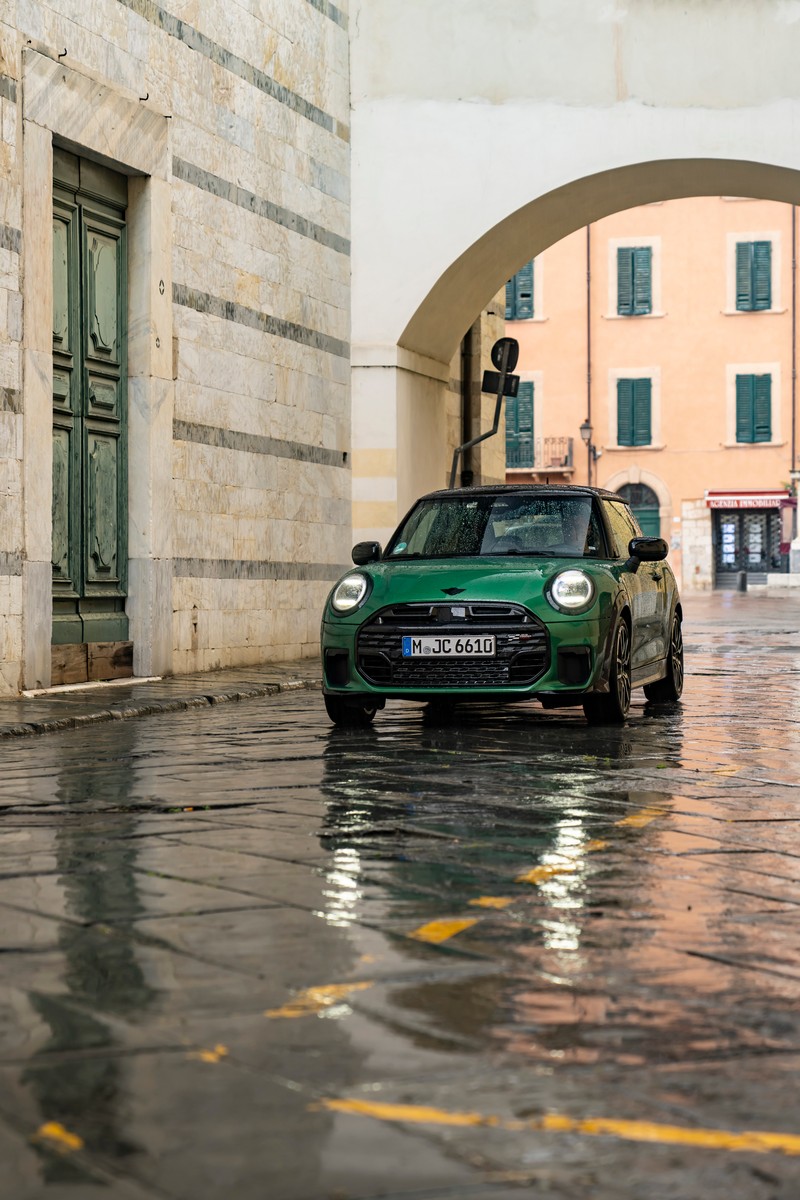 Sportos kiállás lenyűgöző teljesítménnyel - az új MINI Cooper S JCW Trim felszereltségi szinttel (15)