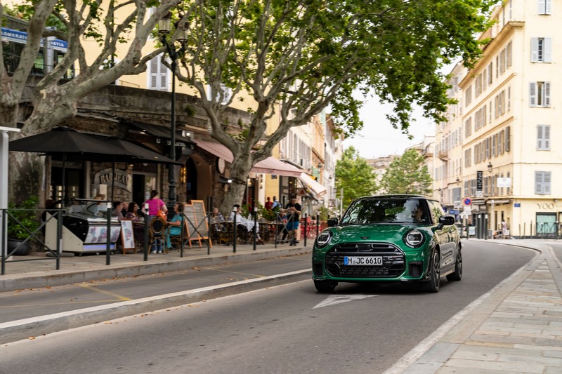 Sportos kiállás lenyűgöző teljesítménnyel - az új MINI Cooper S JCW Trim felszereltségi szinttel (17)