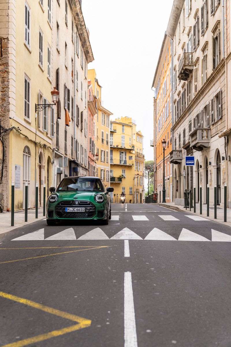 Sportos kiállás lenyűgöző teljesítménnyel - az új MINI Cooper S JCW Trim felszereltségi szinttel (18)