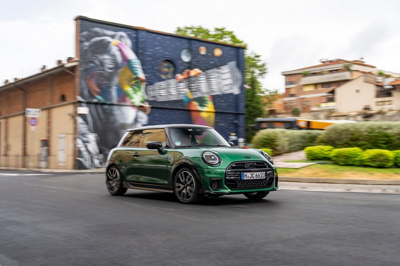 Sportos kiállás lenyűgöző teljesítménnyel - az új MINI Cooper S JCW Trim felszereltségi szinttel (2)