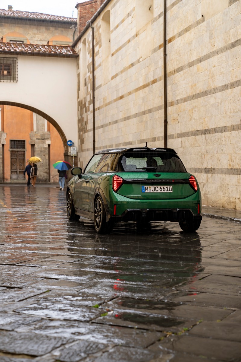 Sportos kiállás lenyűgöző teljesítménnyel - az új MINI Cooper S JCW Trim felszereltségi szinttel (24)