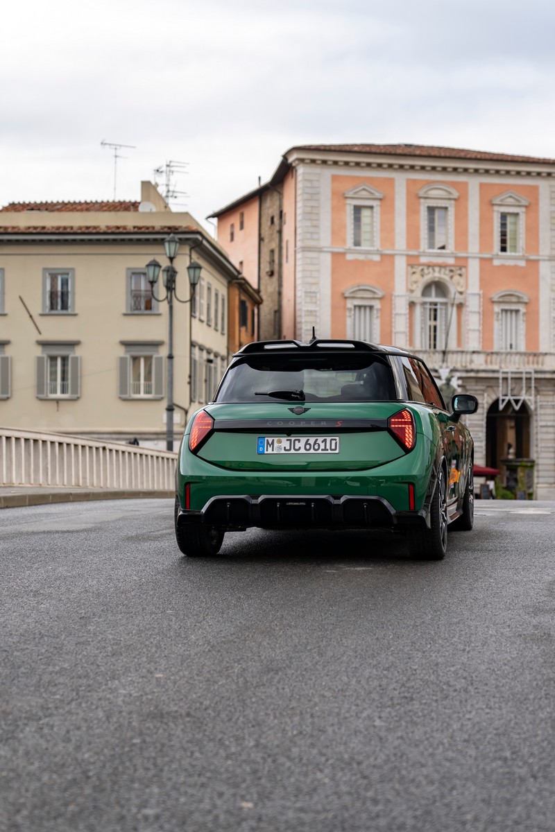 Sportos kiállás lenyűgöző teljesítménnyel - az új MINI Cooper S JCW Trim felszereltségi szinttel (28)