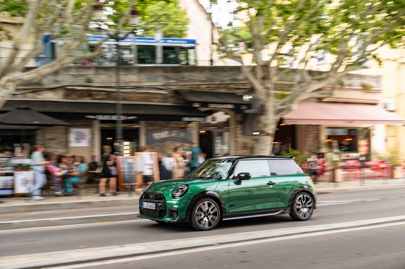 Sportos kiállás lenyűgöző teljesítménnyel - az új MINI Cooper S JCW Trim felszereltségi szinttel (29)