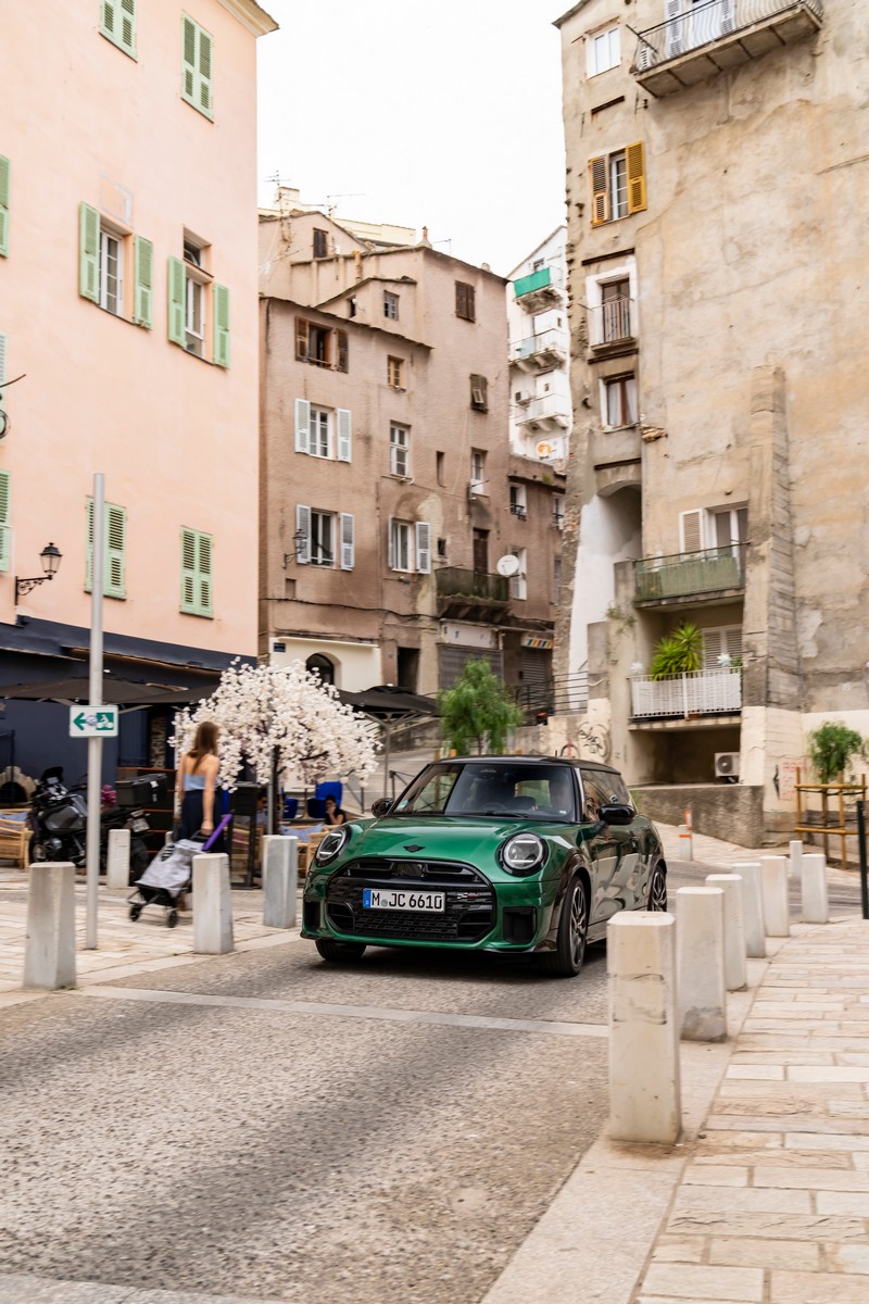 Sportos kiállás lenyűgöző teljesítménnyel - az új MINI Cooper S JCW Trim felszereltségi szinttel (3)