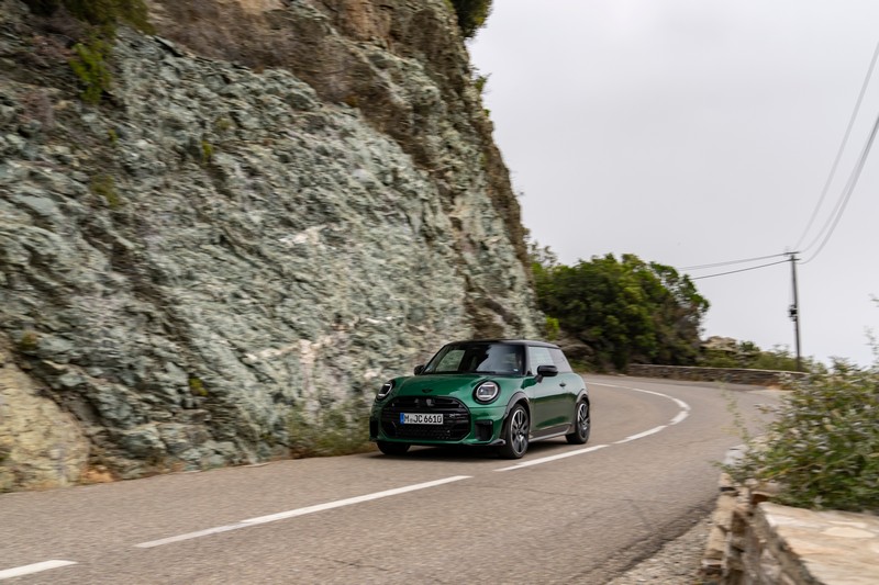 Sportos kiállás lenyűgöző teljesítménnyel - az új MINI Cooper S JCW Trim felszereltségi szinttel (32)