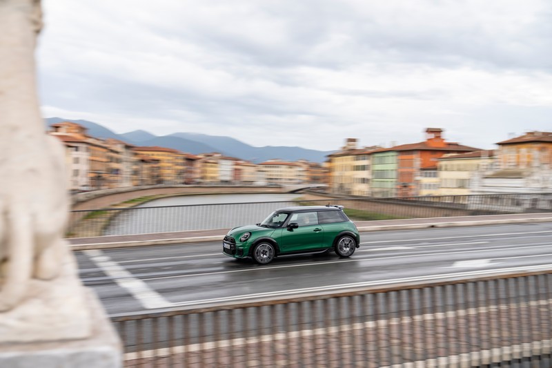 Sportos kiállás lenyűgöző teljesítménnyel - az új MINI Cooper S JCW Trim felszereltségi szinttel (35)