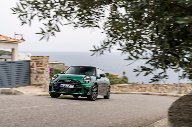 Sportos kiállás lenyűgöző teljesítménnyel - az új MINI Cooper S JCW Trim felszereltségi szinttel (38)