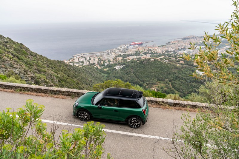 Sportos kiállás lenyűgöző teljesítménnyel - az új MINI Cooper S JCW Trim felszereltségi szinttel (39)