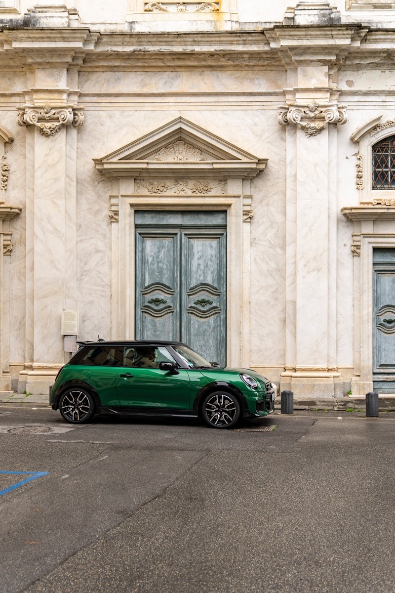 Sportos kiállás lenyűgöző teljesítménnyel - az új MINI Cooper S JCW Trim felszereltségi szinttel (7)