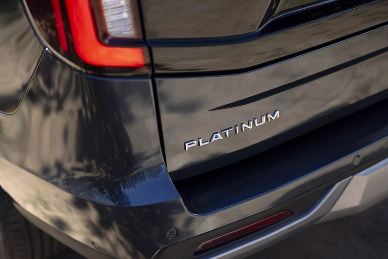 2025-Ford-Expedition_Platinum-Ultimate-34-2048x1366