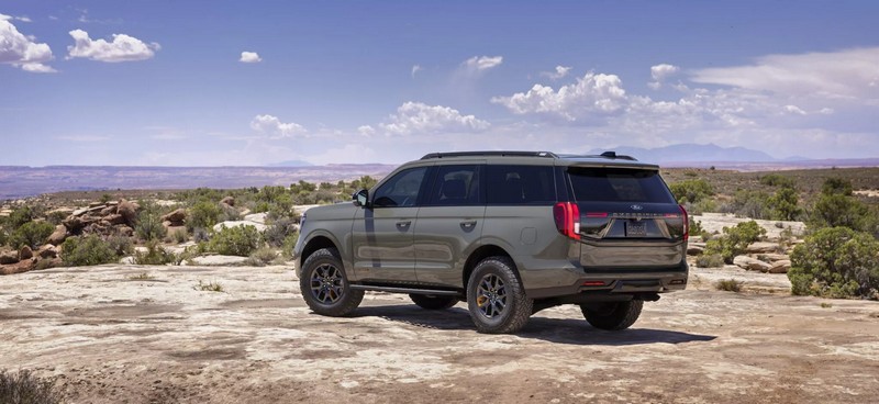 2025-Ford-Expedition_Tremor-7-2048x942