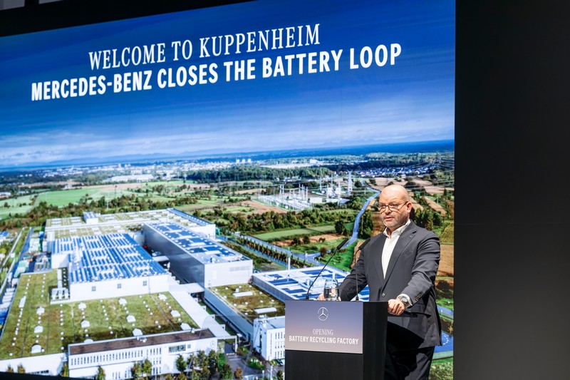 Mercedes-Benz schließt den Batterie-Kreislauf mit eigener Recyclingfabrik

Mercedes-Benz opens own recycling factory to close the battery loop