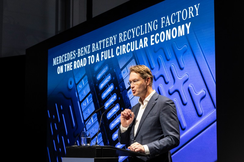 Mercedes-Benz schließt den Batterie-Kreislauf mit eigener Recyclingfabrik

Mercedes-Benz opens own recycling factory to close the battery loop