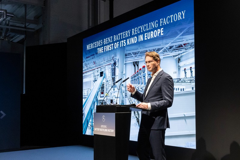 Mercedes-Benz schließt den Batterie-Kreislauf mit eigener Recyclingfabrik

Mercedes-Benz opens own recycling factory to close the battery loop