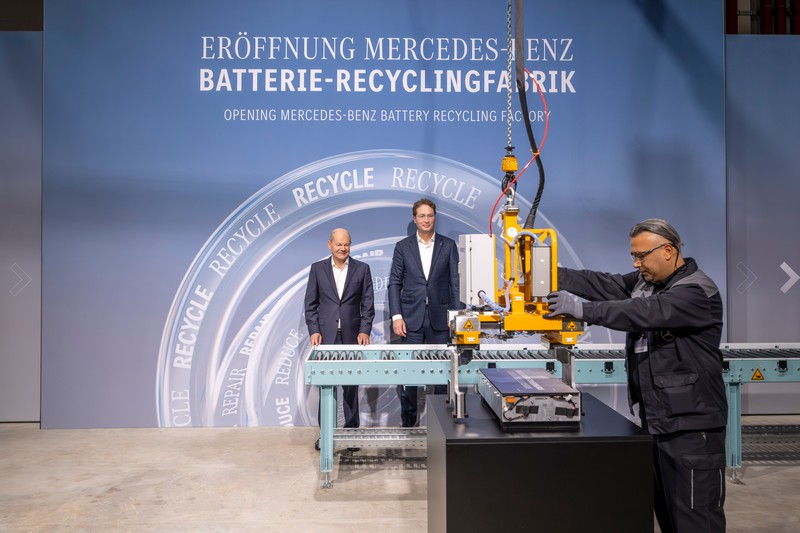 Mercedes-Benz schließt den Batterie-Kreislauf mit eigener Recyclingfabrik

Mercedes-Benz opens own recycling factory to close the battery loop