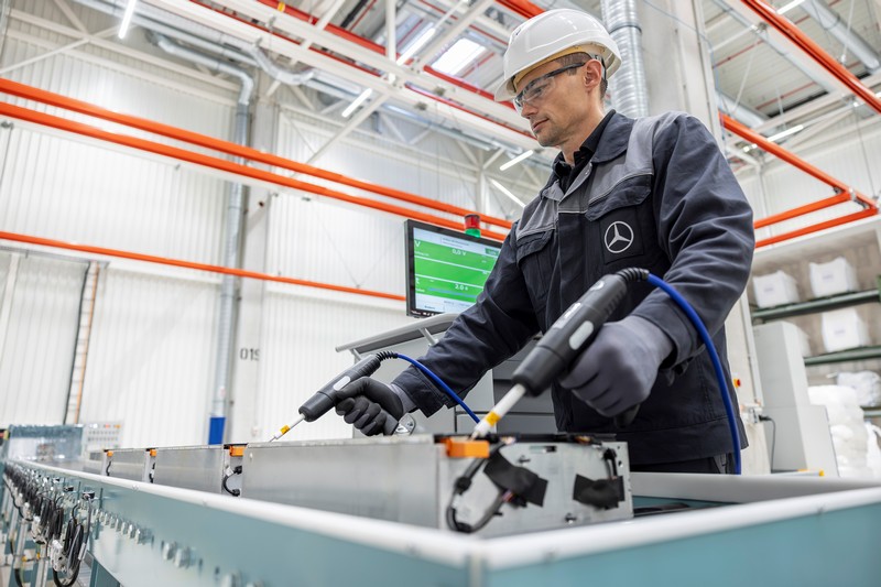 Mercedes-Benz schließt den Batterie-Kreislauf mit eigener Recyclingfabrik

Mercedes-Benz opens own recycling factory to close the battery loop