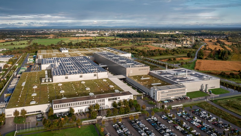 Mercedes-Benz schließt den Batterie-Kreislauf mit eigener Recyclingfabrik

Mercedes-Benz opens own recycling factory to close the battery loop