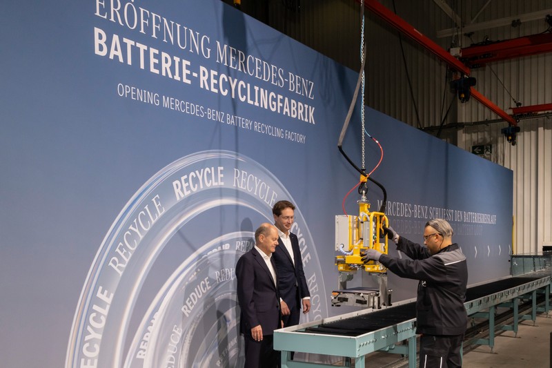 Mercedes-Benz schließt den Batterie-Kreislauf mit eigener Recyclingfabrik

Mercedes-Benz opens own recycling factory to close the battery loop