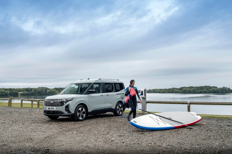 A stílusos, tágas E-Tourneo Courier kibővíti a Ford elektromos járműveit (31)