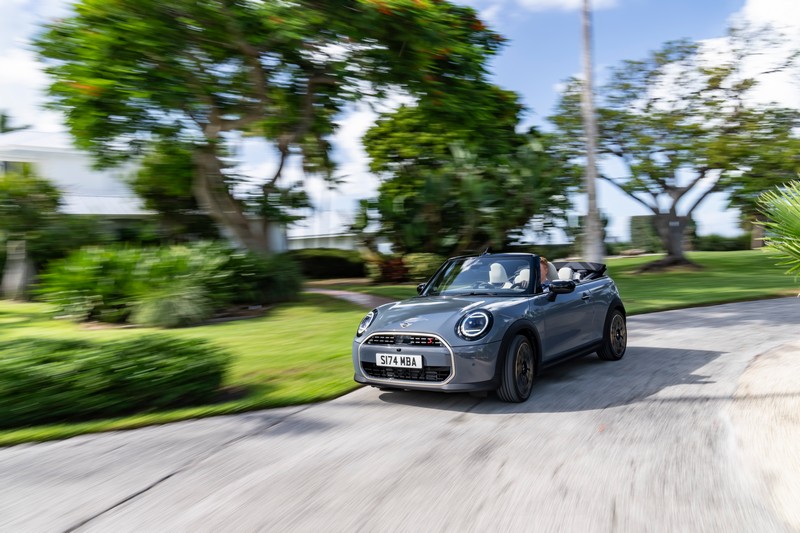 Fotókon az új MINI Cooper Cabrio (1)