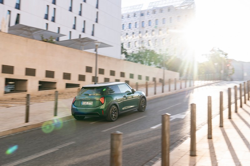 Utastéri játékélmény és gokartos vezethetőség - a MINI Cooper C (30)