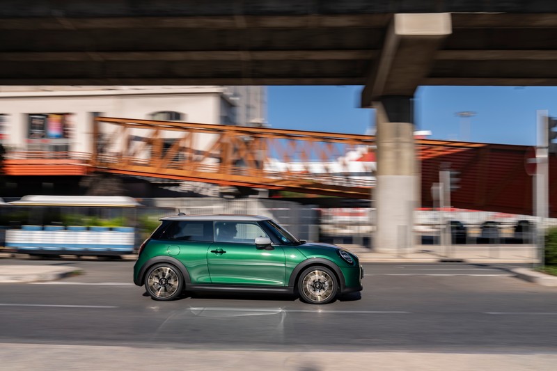 Utastéri játékélmény és gokartos vezethetőség - a MINI Cooper C (51)