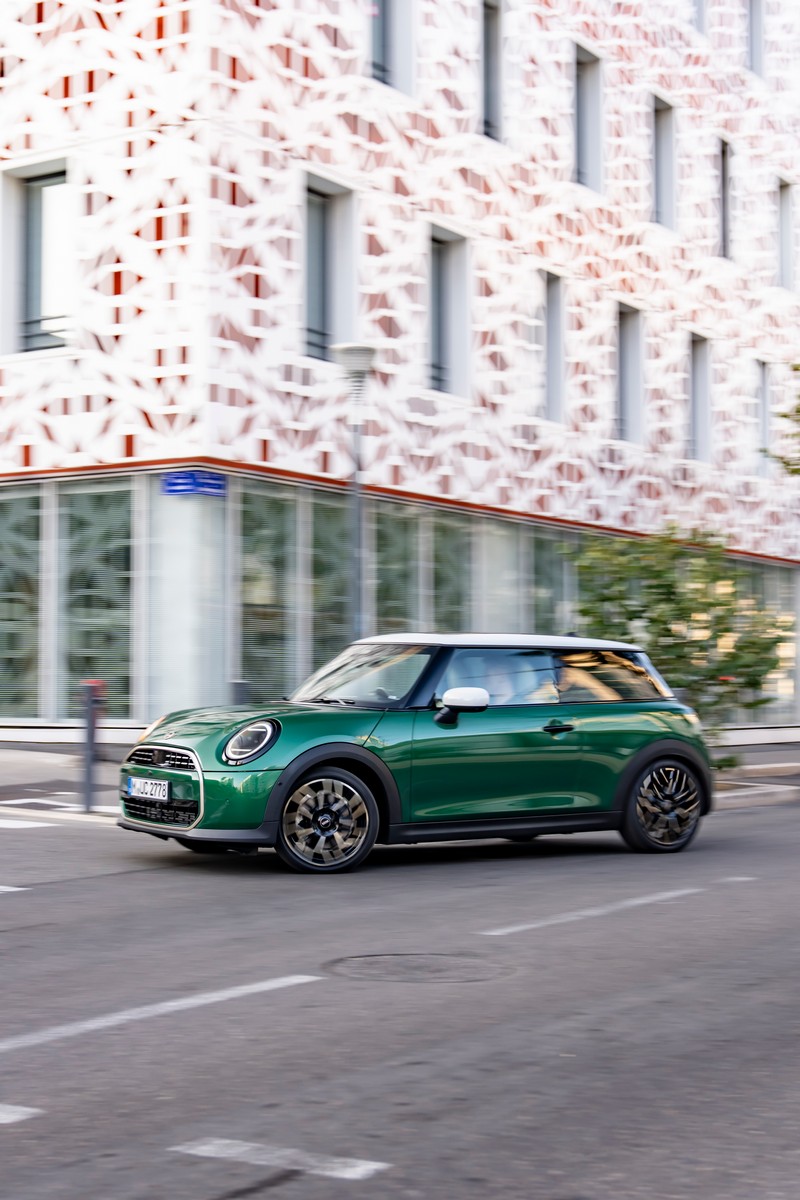 Utastéri játékélmény és gokartos vezethetőség - a MINI Cooper C (6)