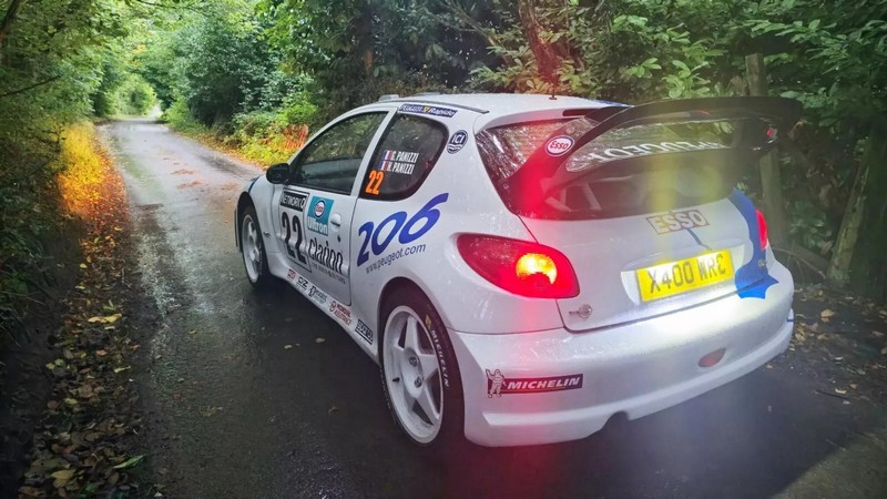 A Peugeot 206 WRC replika tiszteleg a legszebb rallyautók egyike előtt (14)