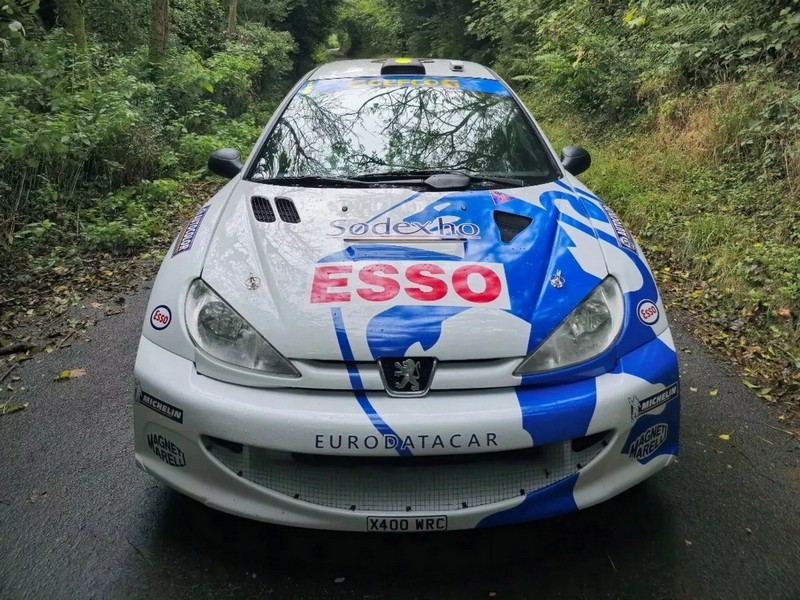 A Peugeot 206 WRC replika tiszteleg a legszebb rallyautók egyike előtt (2)