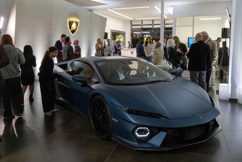 Az Automobili Lamborghini újratervezett San Francisco bemutatóterme (4)