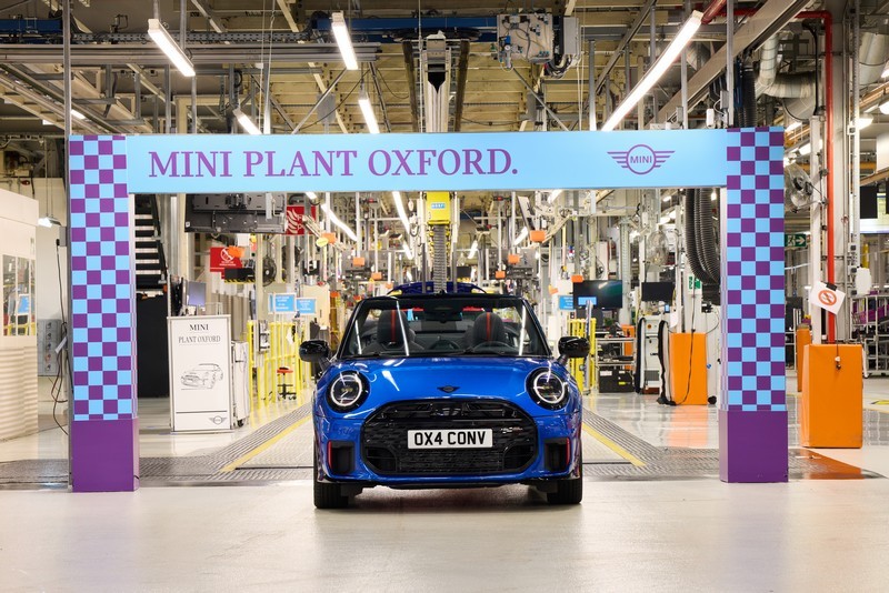 Elkészült Oxfordban az első MINI Cooper Cabrio (11)