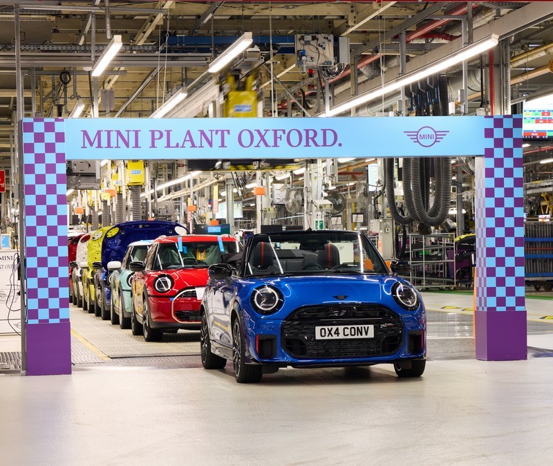 Elkészült Oxfordban az első MINI Cooper Cabrio (13)