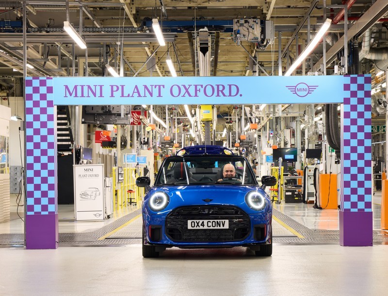 Elkészült Oxfordban az első MINI Cooper Cabrio (3)