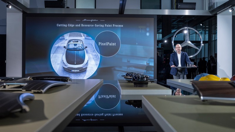 Mercedes-Benz eröffnet neues MANUFAKTUR Studio und erweitert MANUFAKTUR AngebotMercedes-Benz opens new MANUFAKTUR Studio and expands MANUFAKTUR range