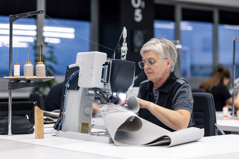 Mercedes-Benz eröffnet neues MANUFAKTUR Studio und erweitert MANUFAKTUR AngebotMercedes-Benz opens new MANUFAKTUR Studio and expands MANUFAKTUR range