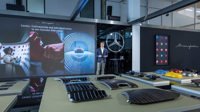 Mercedes-Benz eröffnet neues MANUFAKTUR Studio und erweitert MANUFAKTUR AngebotMercedes-Benz opens new MANUFAKTUR Studio and expands MANUFAKTUR range