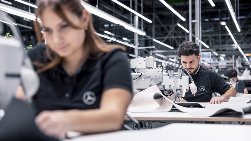 Mercedes-Benz eröffnet neues MANUFAKTUR Studio und erweitert MANUFAKTUR AngebotMercedes-Benz opens new MANUFAKTUR Studio and expands MANUFAKTUR range