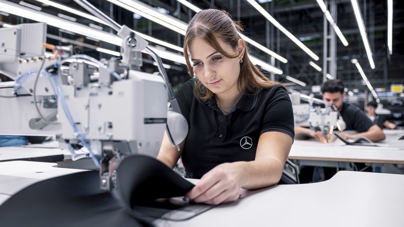 Mercedes-Benz eröffnet neues MANUFAKTUR Studio und erweitert MANUFAKTUR AngebotMercedes-Benz opens new MANUFAKTUR Studio and expands MANUFAKTUR range