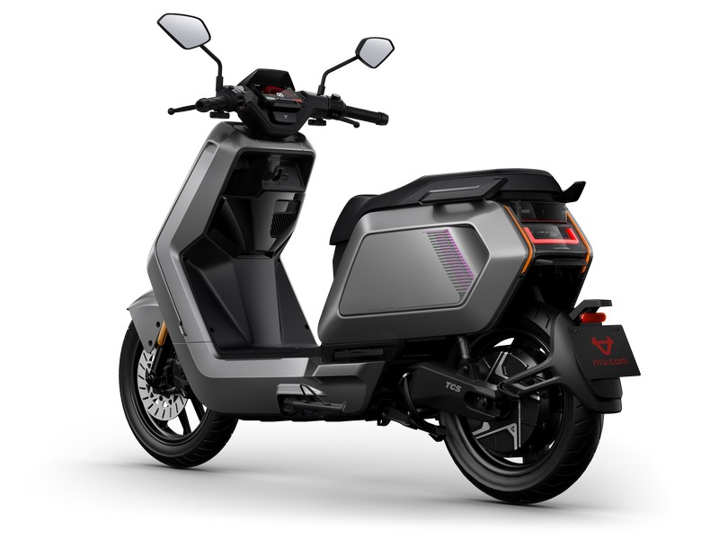 NQiX 500_Basic Render_Gray_Rear 45